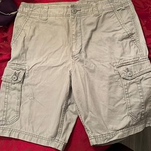 Men’s size 33 old navy cargo shorts